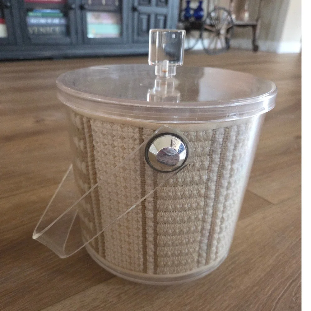 MCM Clear Acrylic Ice Bucket‎ with Textured Knit Design Lid and Handle